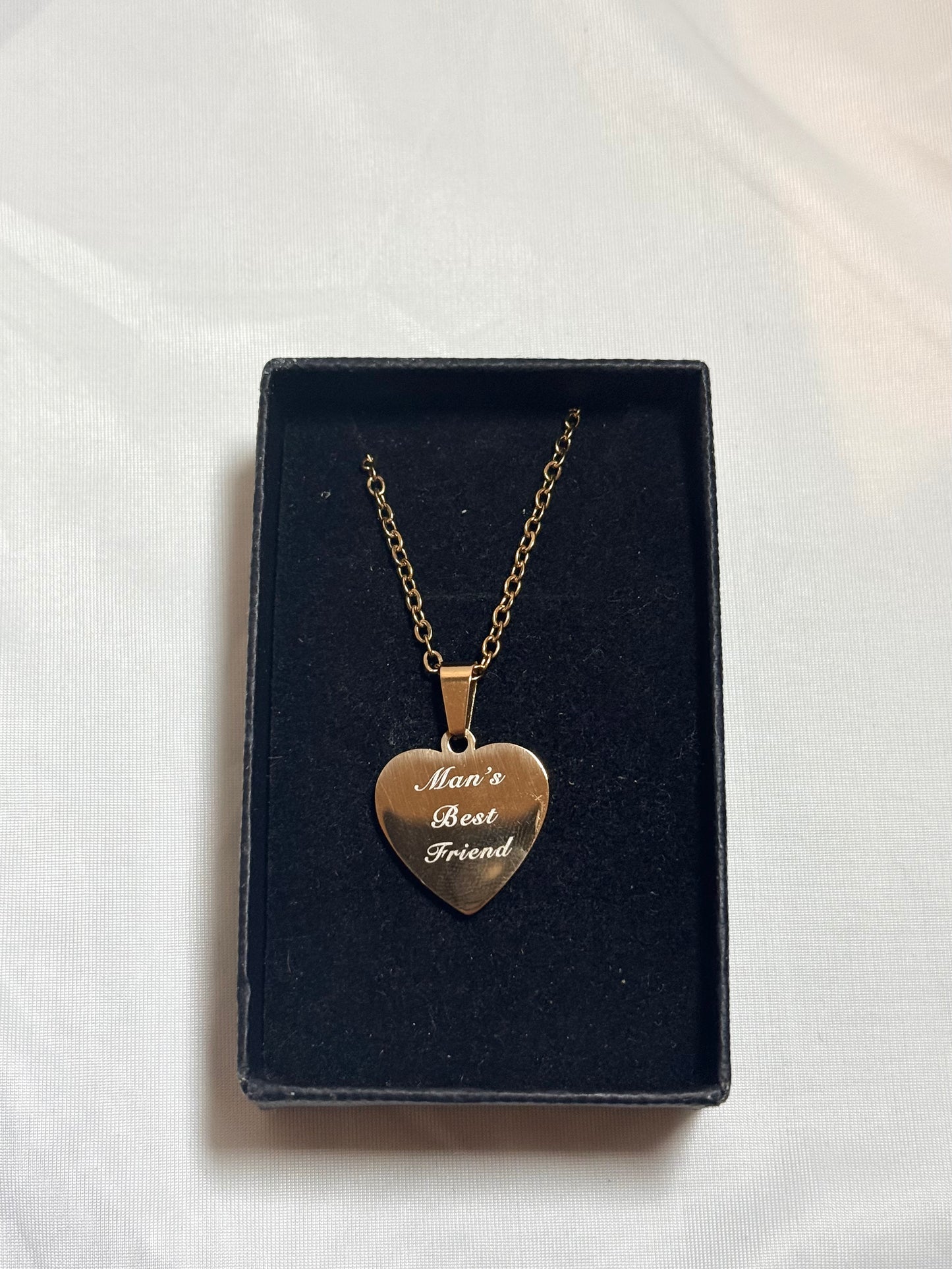 Sabrina Carpenter - Man’s Best Friend Engraved' Gold Heart Necklace