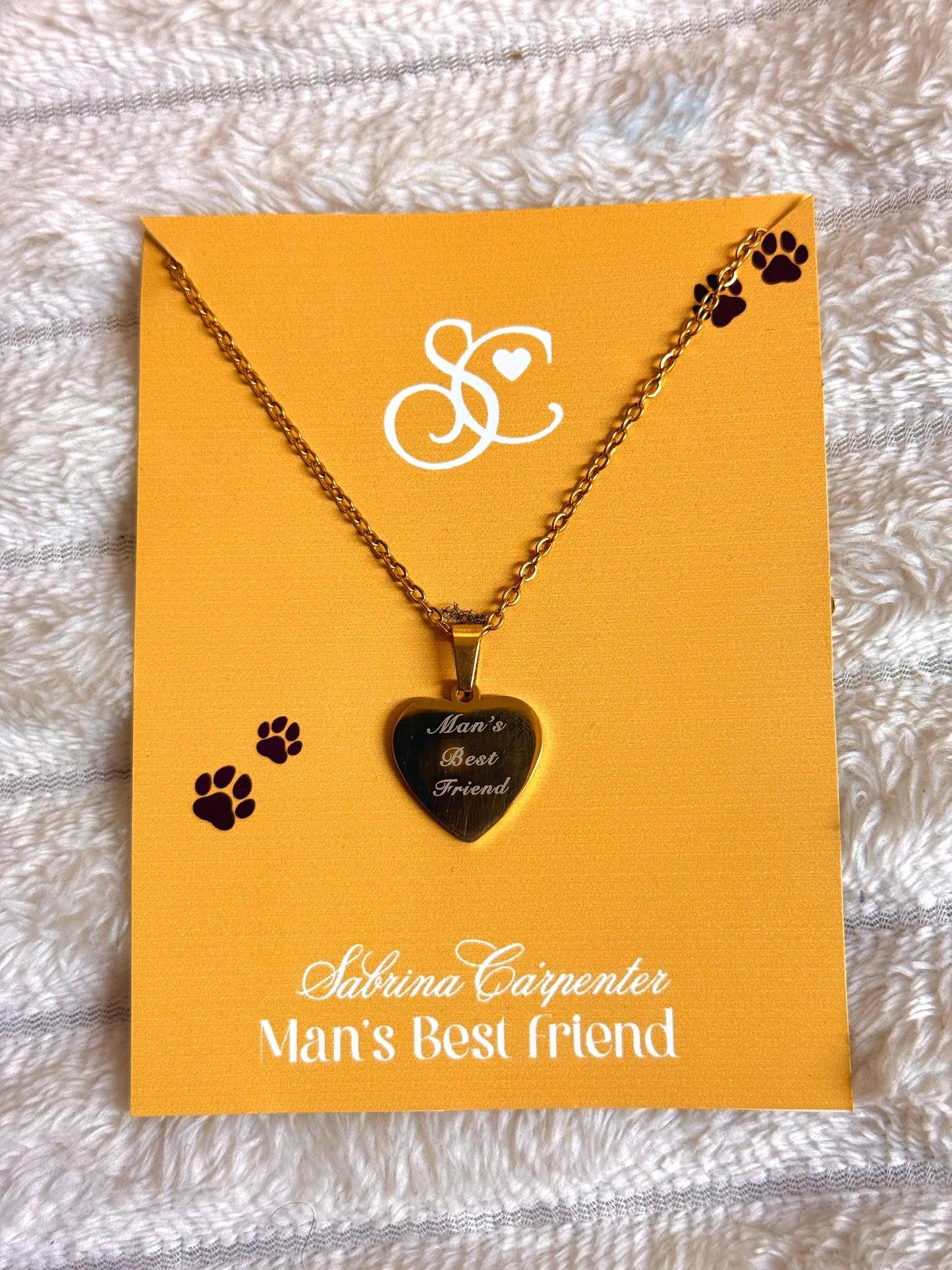 Sabrina Carpenter - Man’s Best Friend Engraved' Gold Heart Necklace