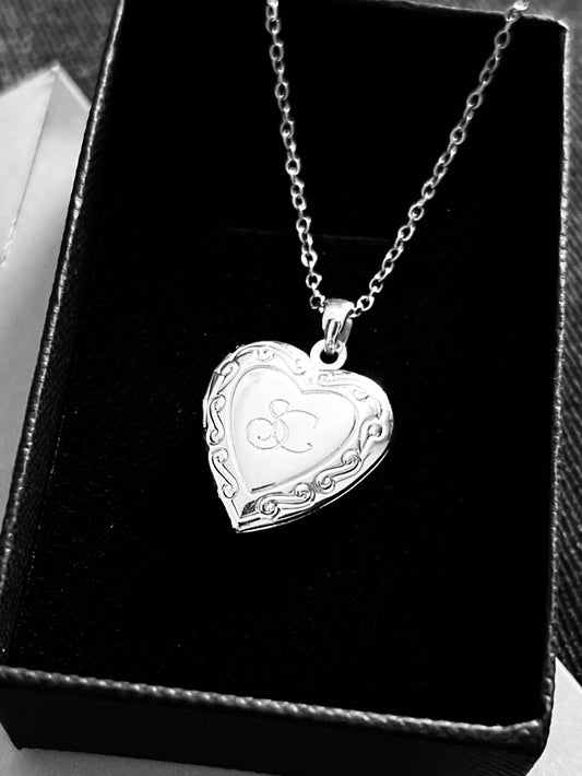 Sabrina Carpenter - SC Engraved' Silver Heart Necklace